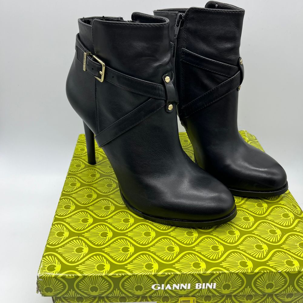 Gianni Bini Keeley Black Leather Ankle Boots High Heel Buckle Detail Size 9.5